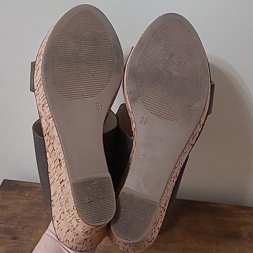 Xappeal FAYE Olive Green with Cork Wedge Sandals size 8.5